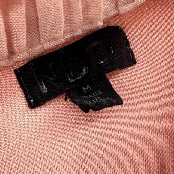 NBD Light Pink Pleated Plunging V Neck Midi Dress Size Medium - Picture 3 of 4